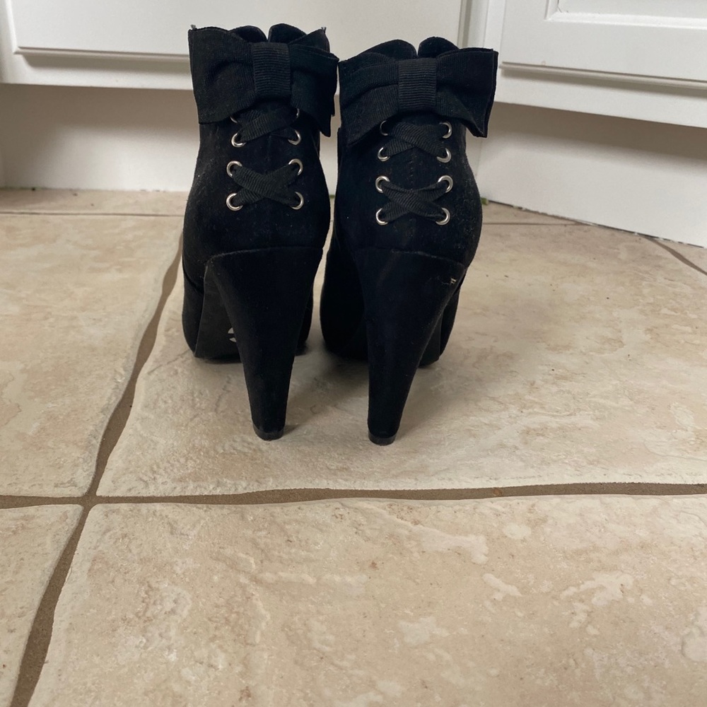 Guess Booties - Picture 3 of 4